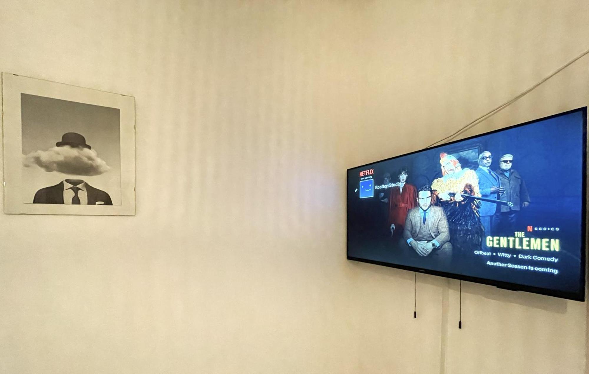 Rooftop Studio In The Heart Of Bucharest W Netflix 외부 사진